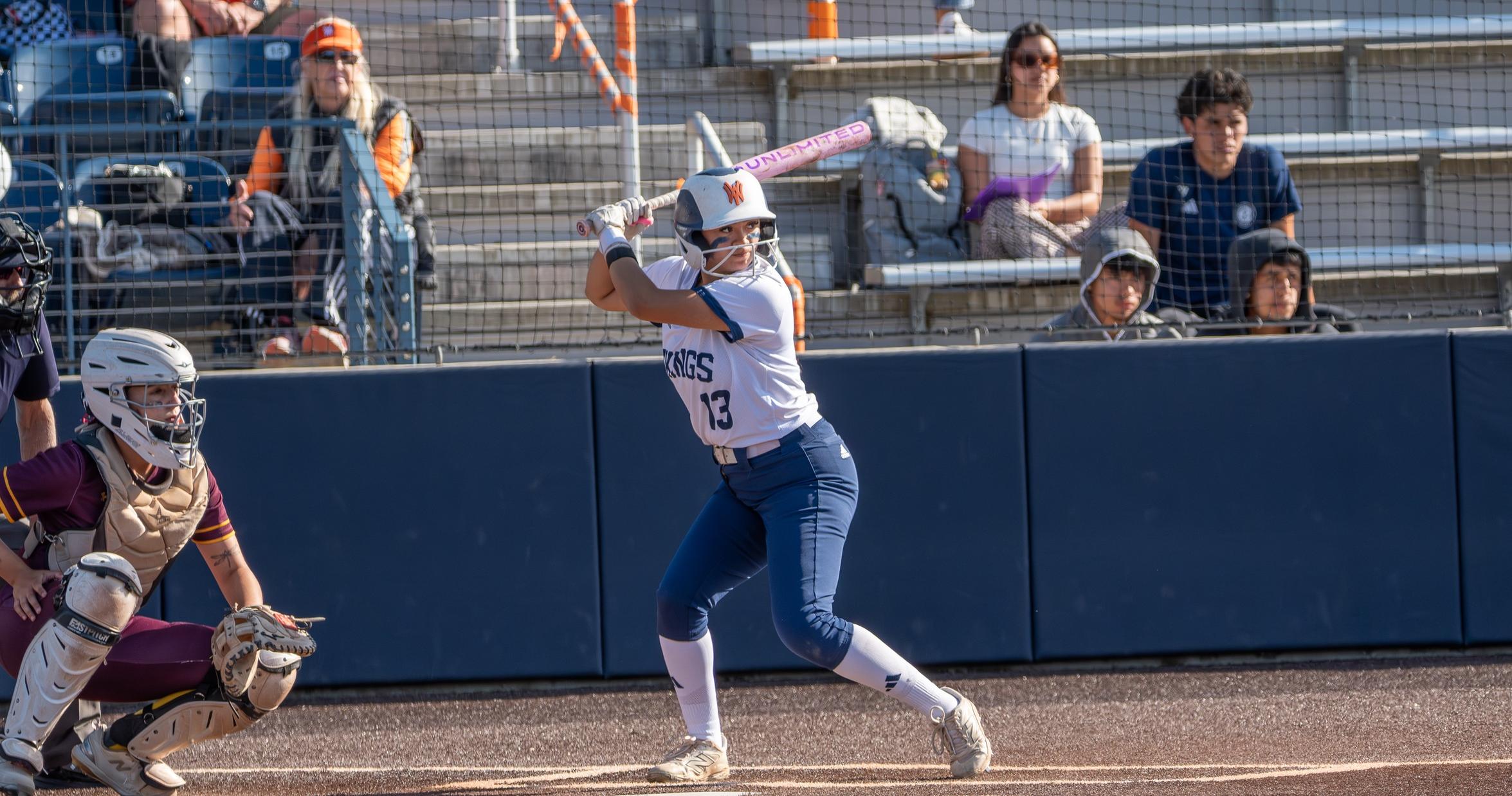 Bojorquez-Nava homers to spark sophomore day victory