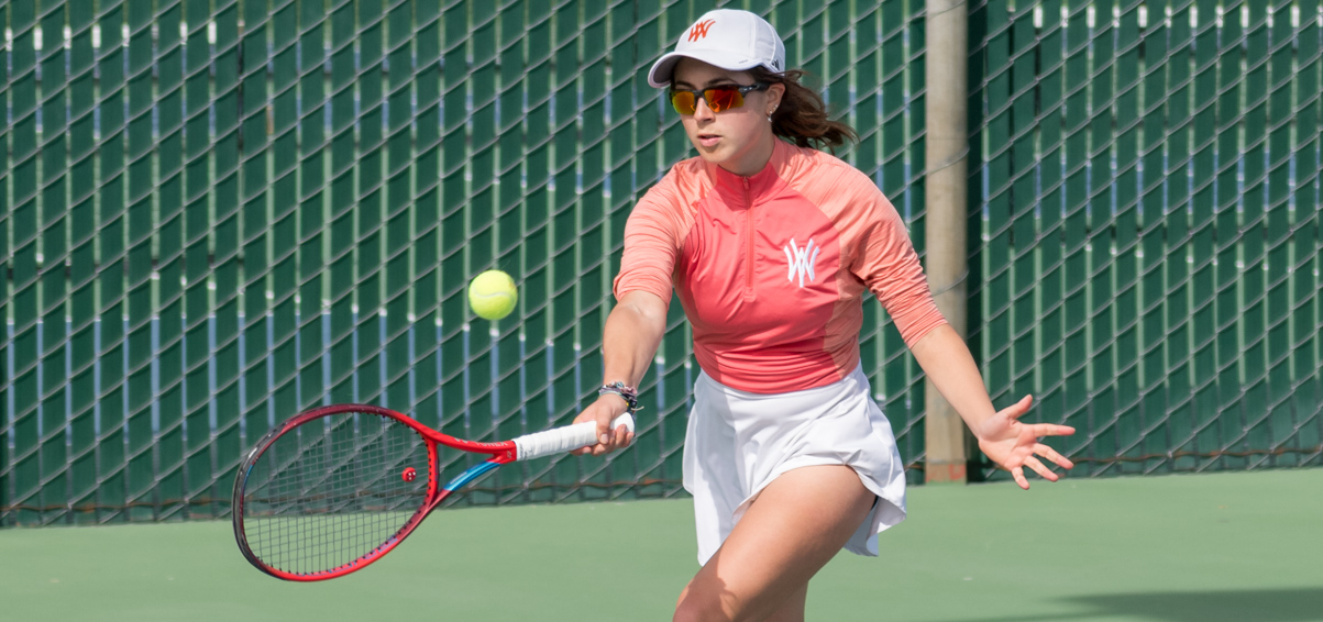 Isabella Pacini-Pinto won her singles-three match against Chabot